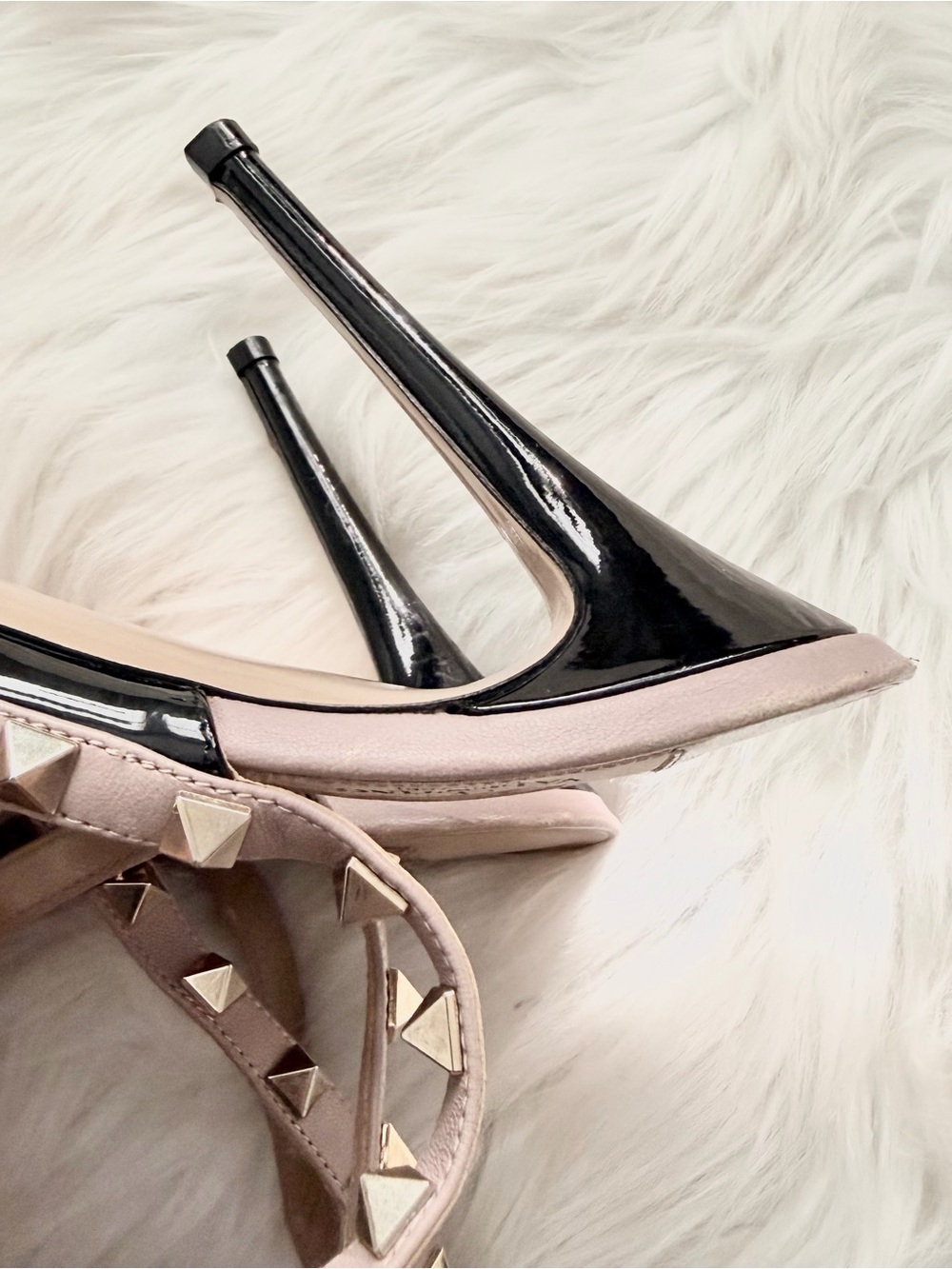 Valentino Garavani Rockstud 100mm Patent T-Strap Heels - Picture 10 of 10